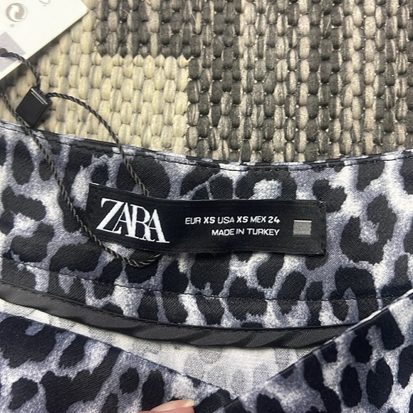 BNWT Zara XS Skort With Side Zipper - Picture 3 of 3